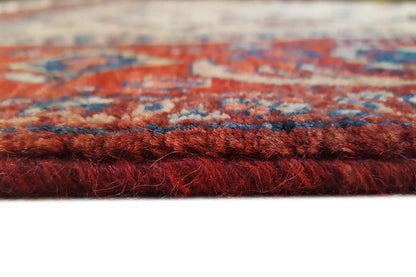 Carpet edge with dense pile and reddish patterned area
