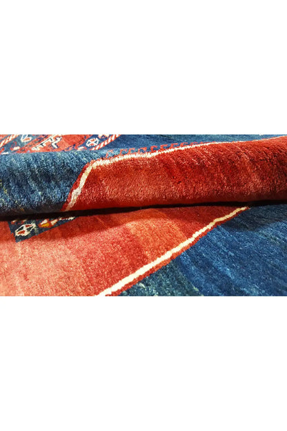 Carpet detail: red and blue border with an orange edge and multi-layered pile