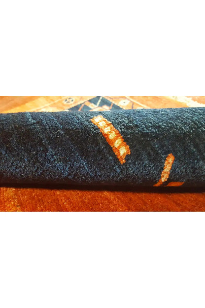 Yalameh rug, close-up of the selvedge with fringes and an orange decorative stripe