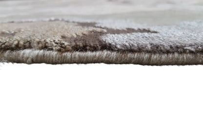 Short-pile carpet edge with bound border in light grey