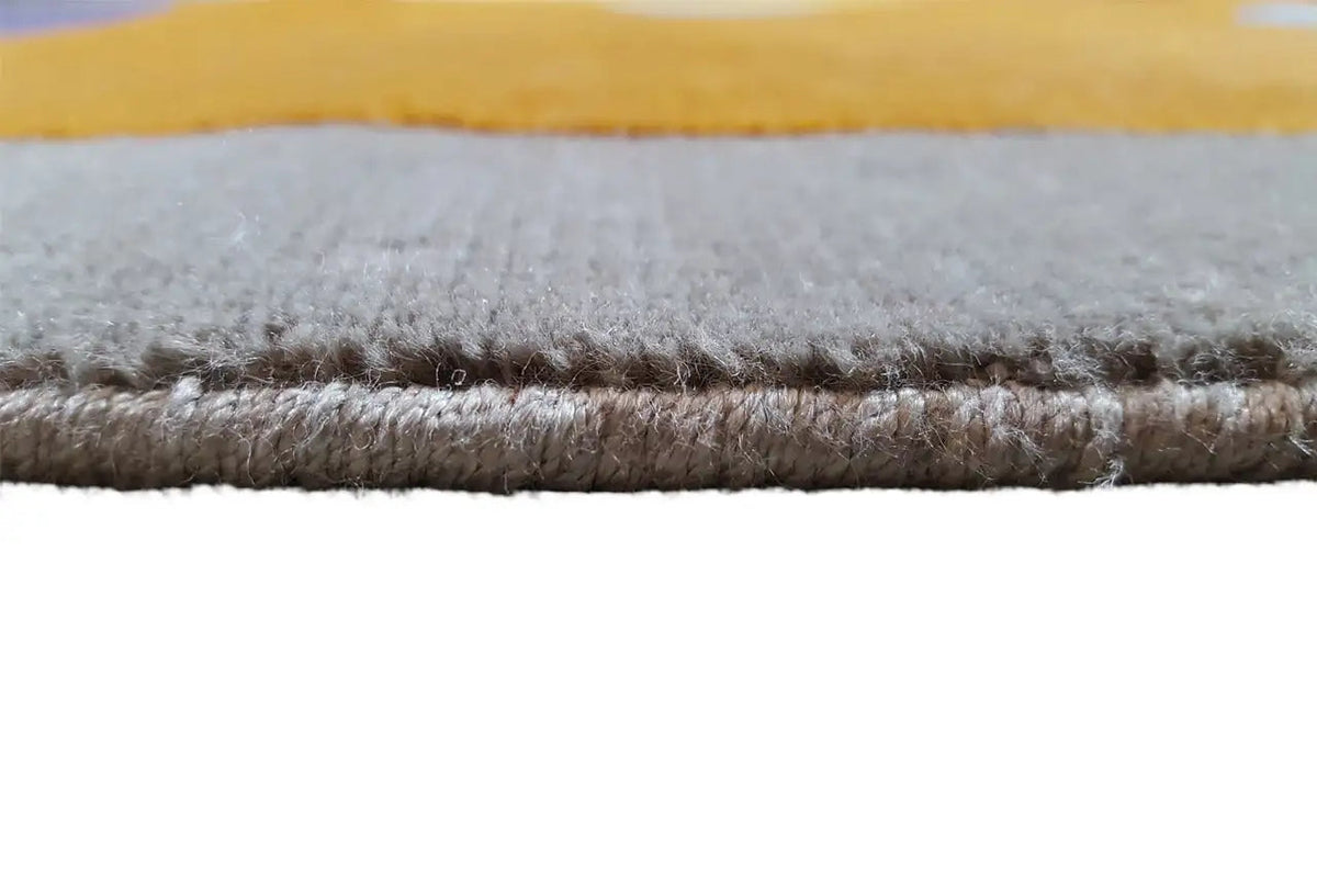 Carpet edge with dense pile and a neatly bound underside
