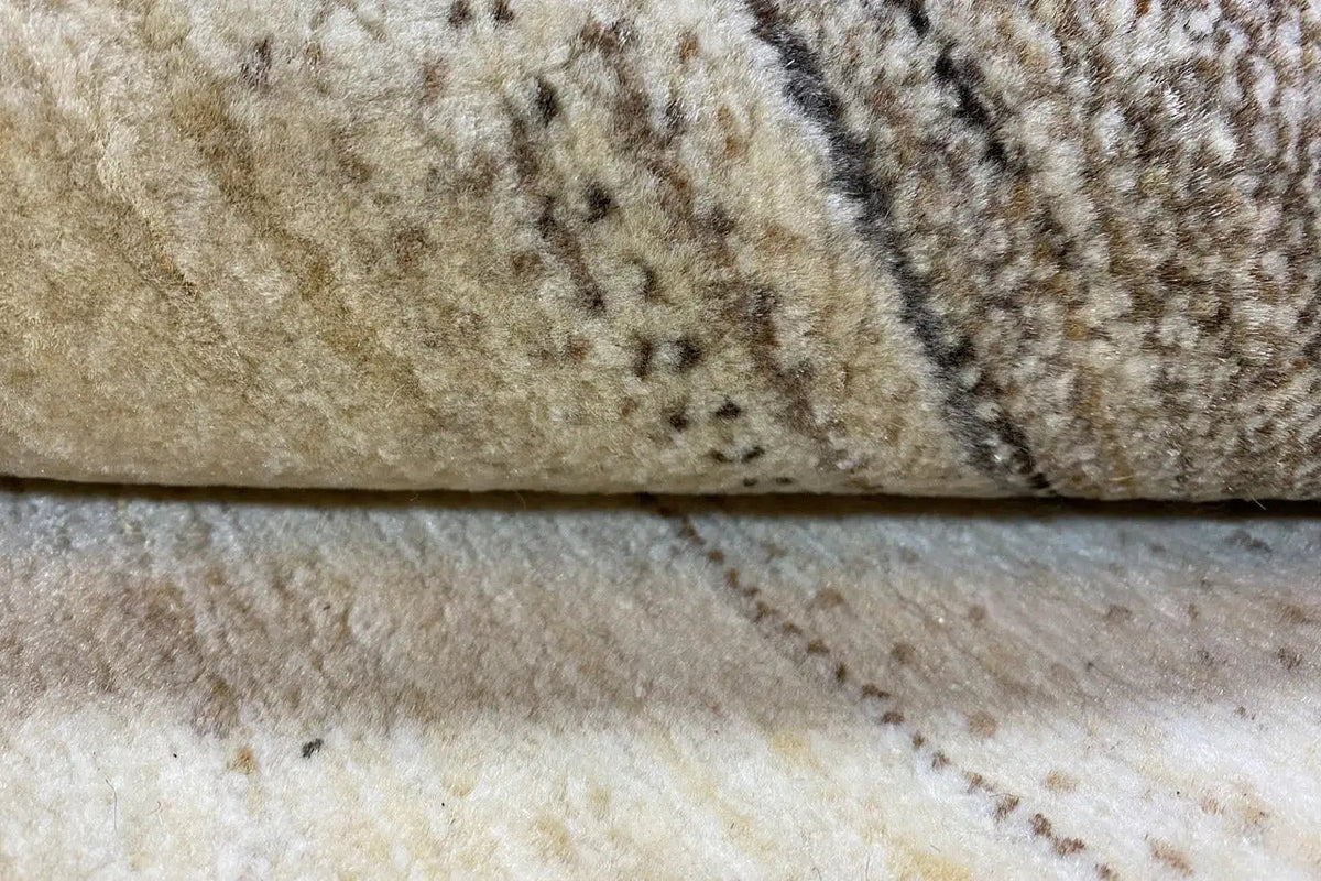 Gabbeh rug: pile and edge in detail, light beige with brown-gray spots