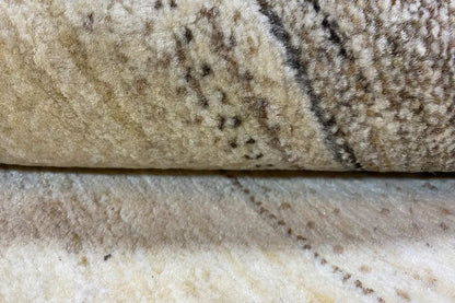 Gabbeh rug: pile and edge in detail, light beige with brown-gray spots