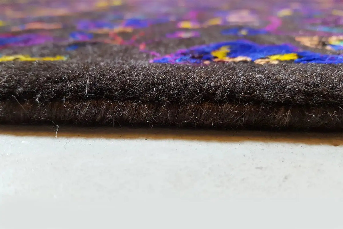 Silk sari: dark fabric edge with fine fringe/fiber fraying