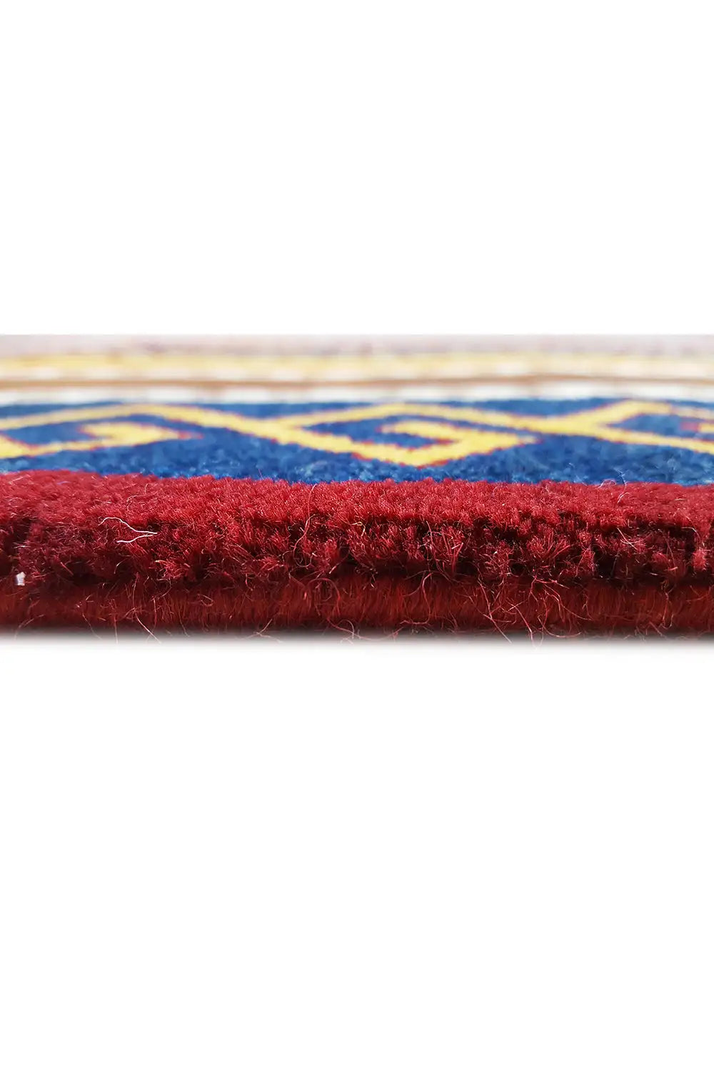 Gabbeh rug “Lori” close-up of the edge: red pile and fringe along the border