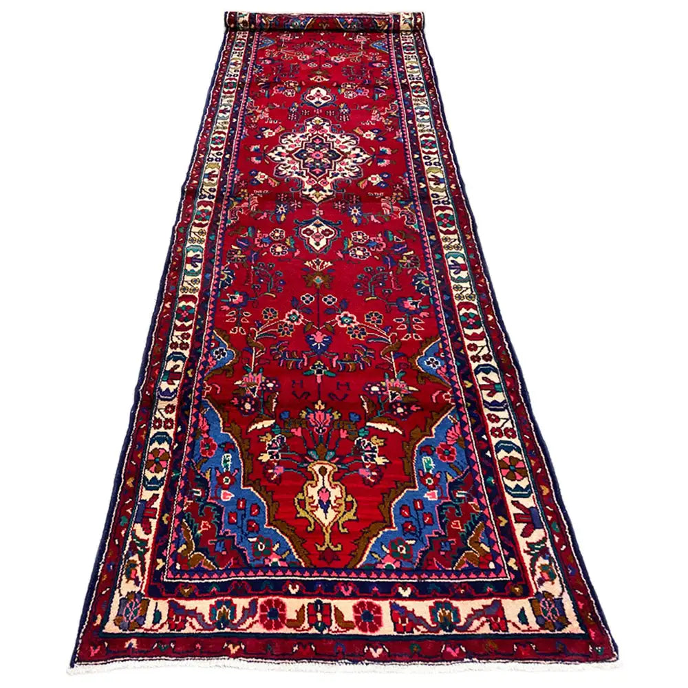 Hamadan runner: long red runner with medallion and surrounding border