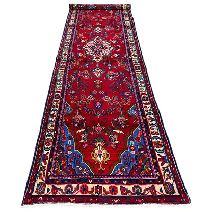 Hamadan runner: long red runner with medallion and surrounding border