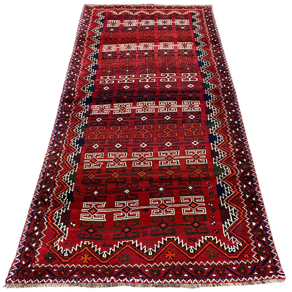Qashqai runner front view: red geometric pattern, dark-bordered central section