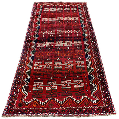 Qashqai runner front view: red geometric pattern, dark-bordered central section