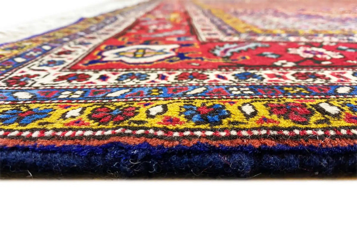 Rug edge at the Moud rug with fringes and a dense, multicolored pile