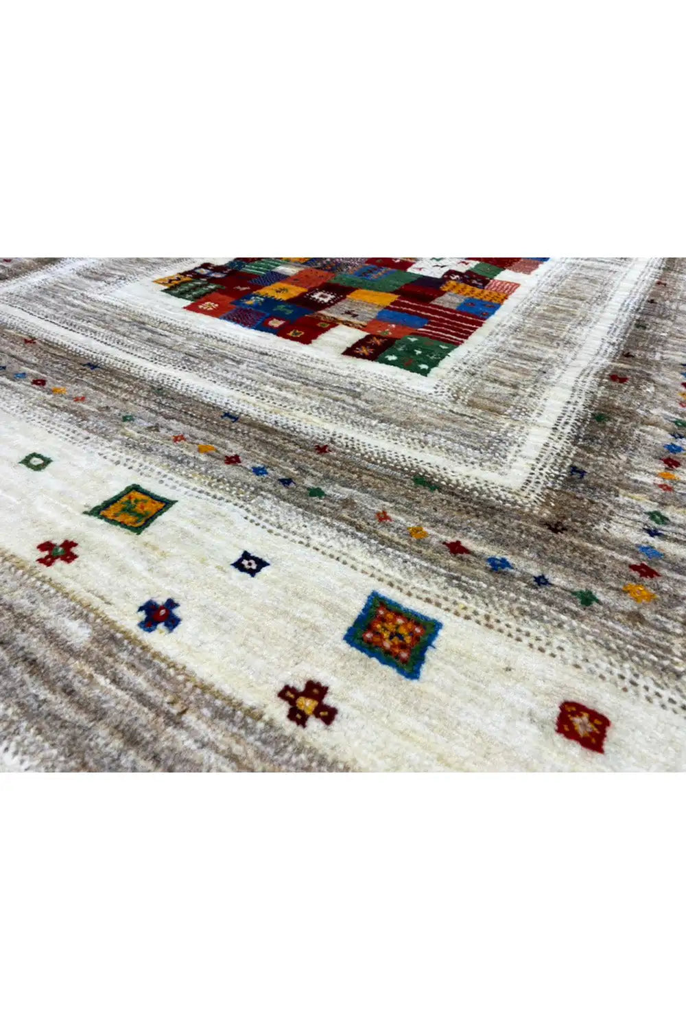 Gabbeh rug (150x102 cm) detail view: cream-colored texture with colorful border ornaments