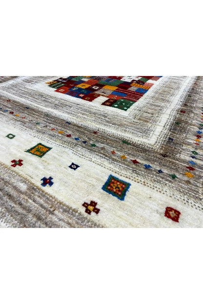 Gabbeh rug (150x102 cm) detail view: cream-colored texture with colorful border ornaments