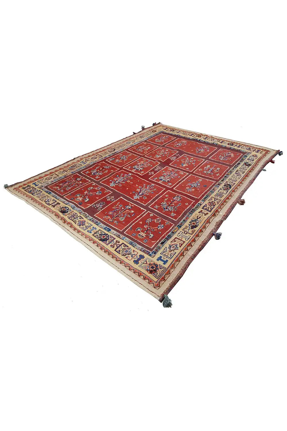 Soumak rug 183x147 cm: red pattern with a blue border and fringes at the corners.