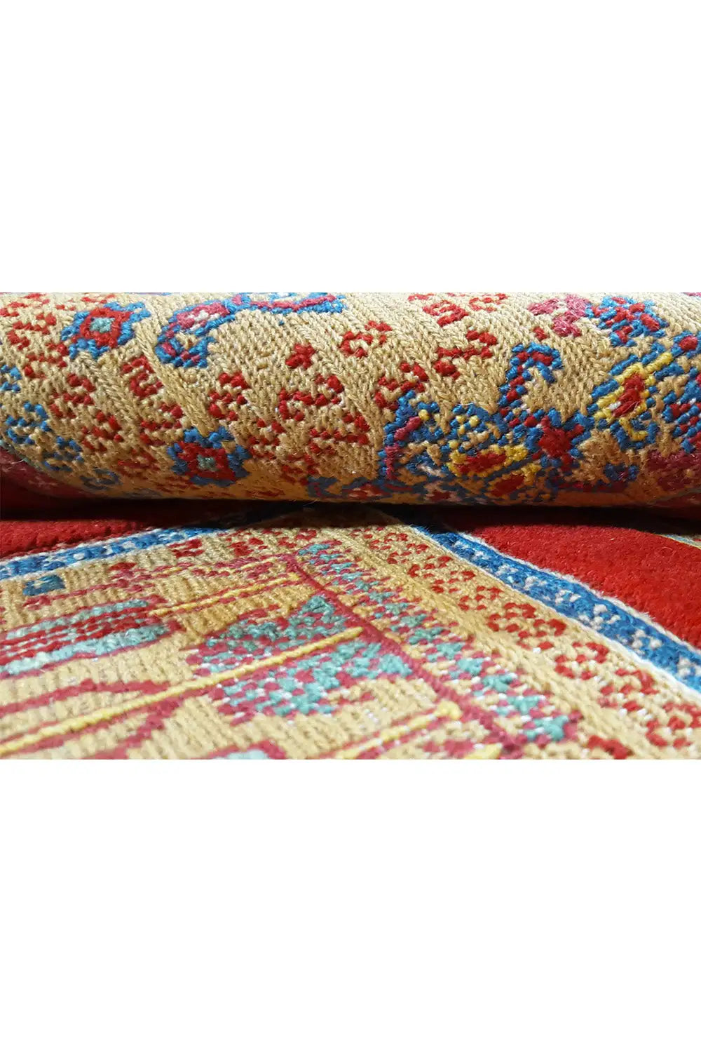 Carpet edge detail, multicolored pile with a twisted hem