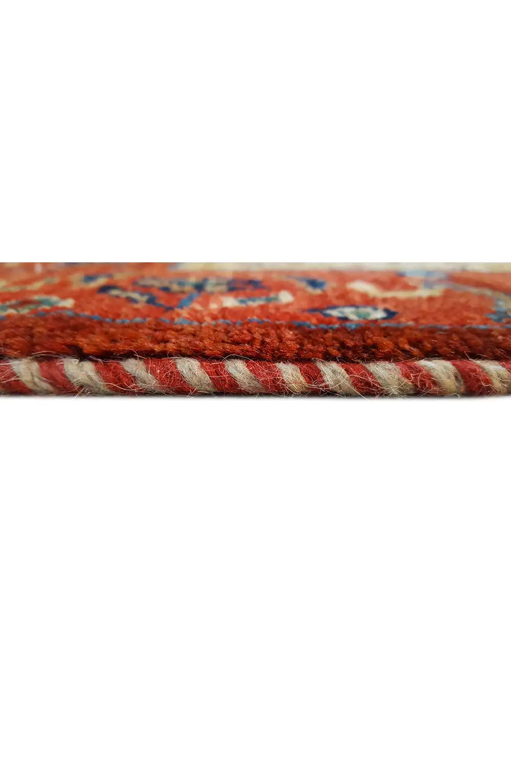 Qashqai Exclusive rug: Side view of the edge with dense pile and fringe