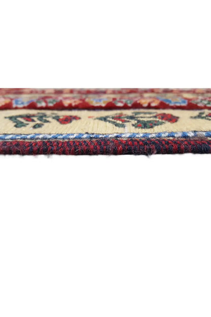 Carpet edge with a colored hem and border finish