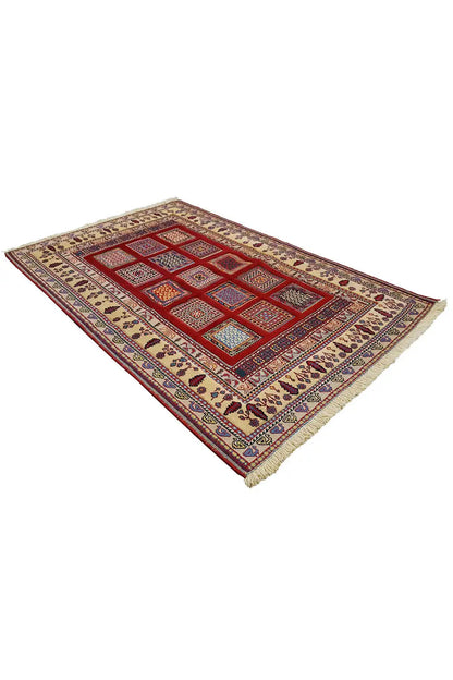 Soumak rug 156x101 cm in red and cream with a geometric checkered design and fringe.