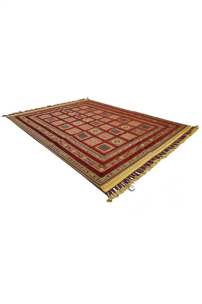 Rug with a geometric diamond pattern, reddish brown, border, fringes along the edge