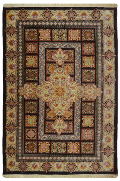 Oriental rug with medallion pattern, beige background and dark brown border, 300x200 cm