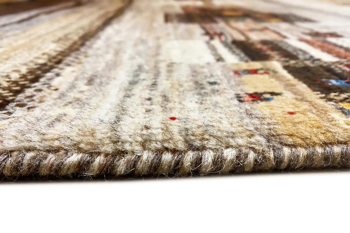 Rug edge with short pile and an all-around seam, light beige and brown fibers