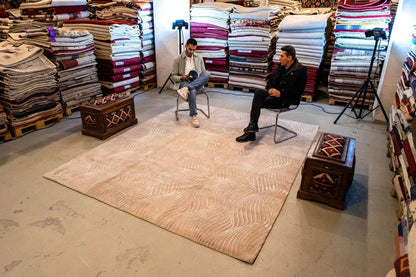 Pascal Walter “Waves” rug: beige rectangular rug with a wave pattern (307x252 cm)