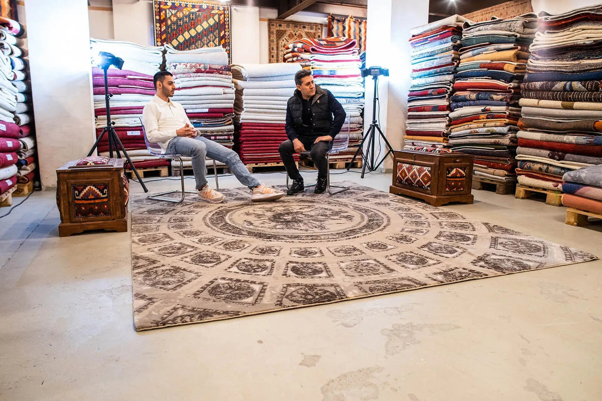 Rug 313x252 cm on the floor, medallion pattern in beige and dark gray