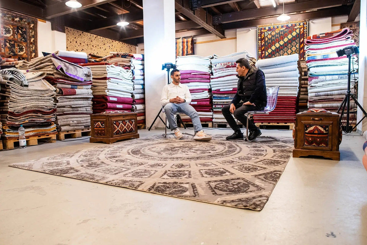 Carpet area 313x252 cm at a glance: ornamental pattern, light beige base