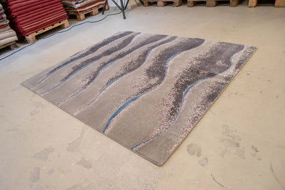 Beach rug 154x183 cm, lying flat: gray wave patterns with blue accents.