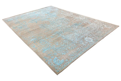 Carpet, diagonal view: beige surface with turquoise and white ornamental insets