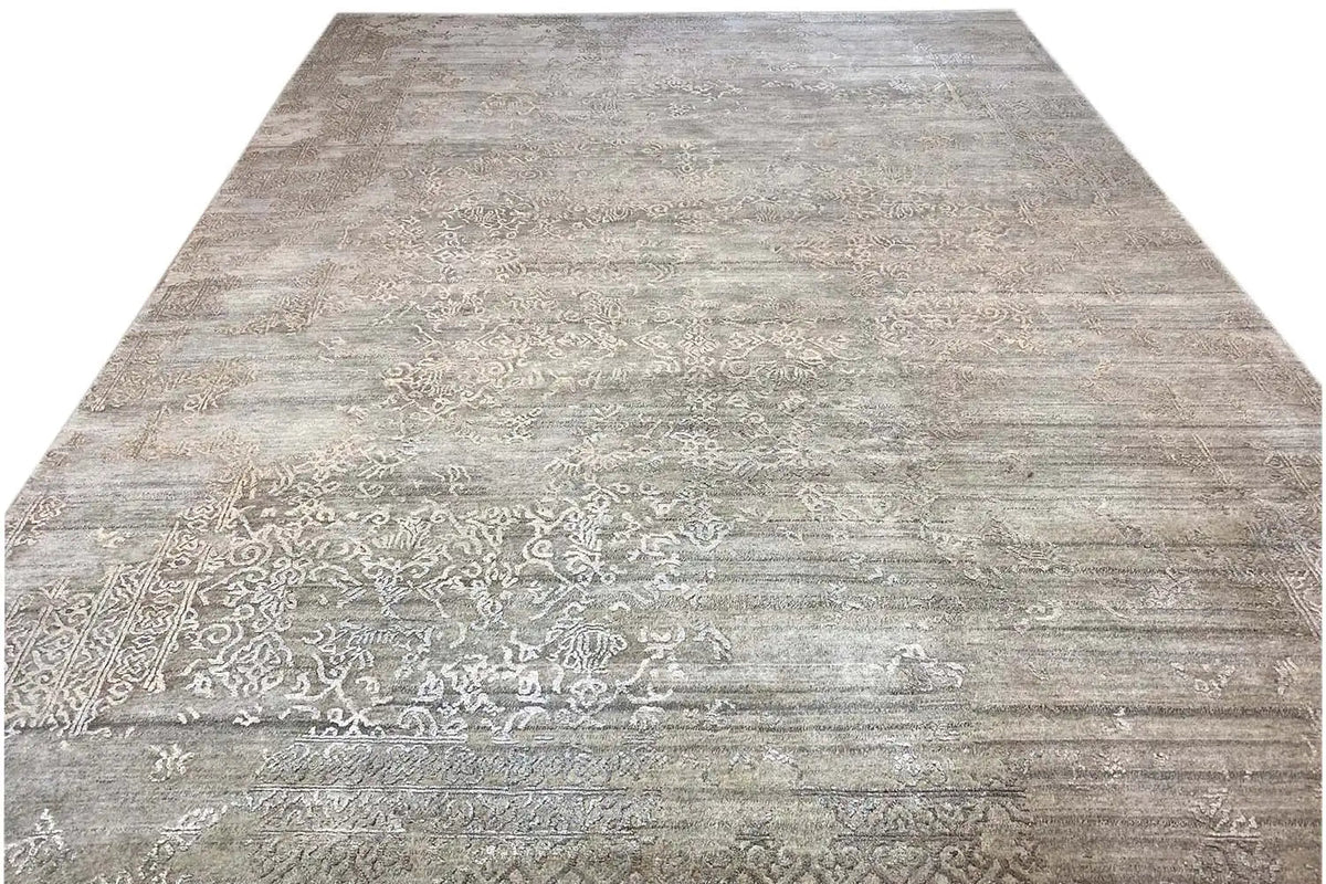Carpet with an ornamental pattern, light gray with light beige lines