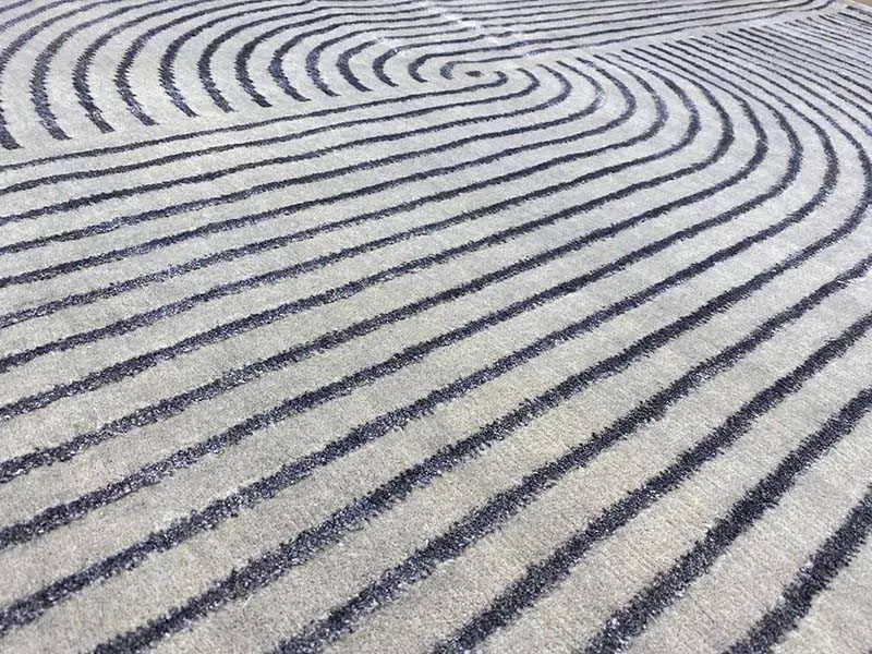 Rug with curved lines in dark blue on a light background