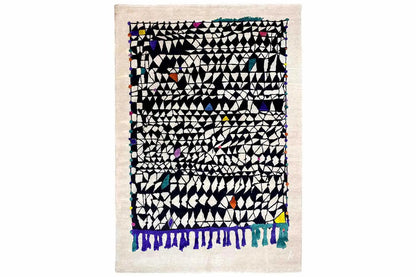 Rug 172x242 cm with a black diamond pattern and multicolored accents, fringes