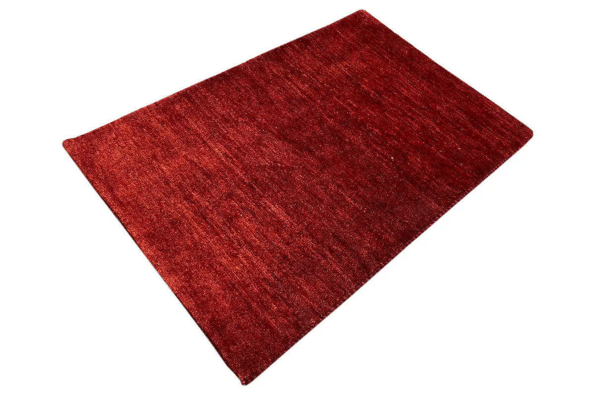 Gabbeh rug, red rug viewed from an oblique angle, edge view, 110x73 cm.