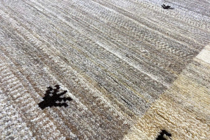 Gabbeh rug 181x116 cm, close-up with fine lines and a dark symbol.