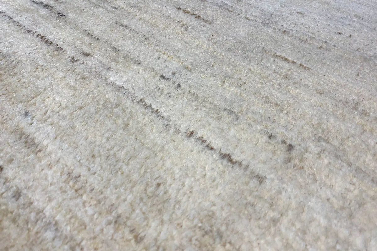 Gabbeh rug 174x110 cm, close-up: light beige surface with fine, irregular lines
