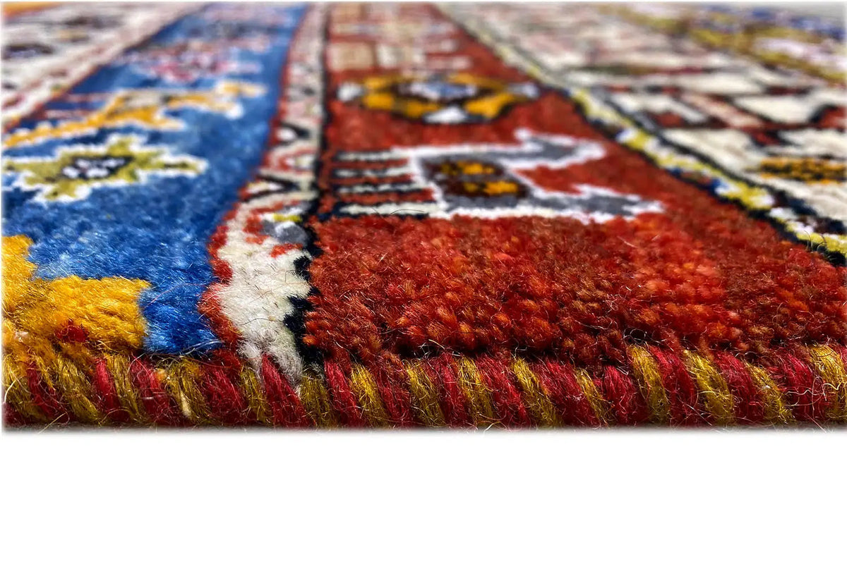Gabbeh-Lori rug (58x56 cm) Detail of the pile height and colorful transitions