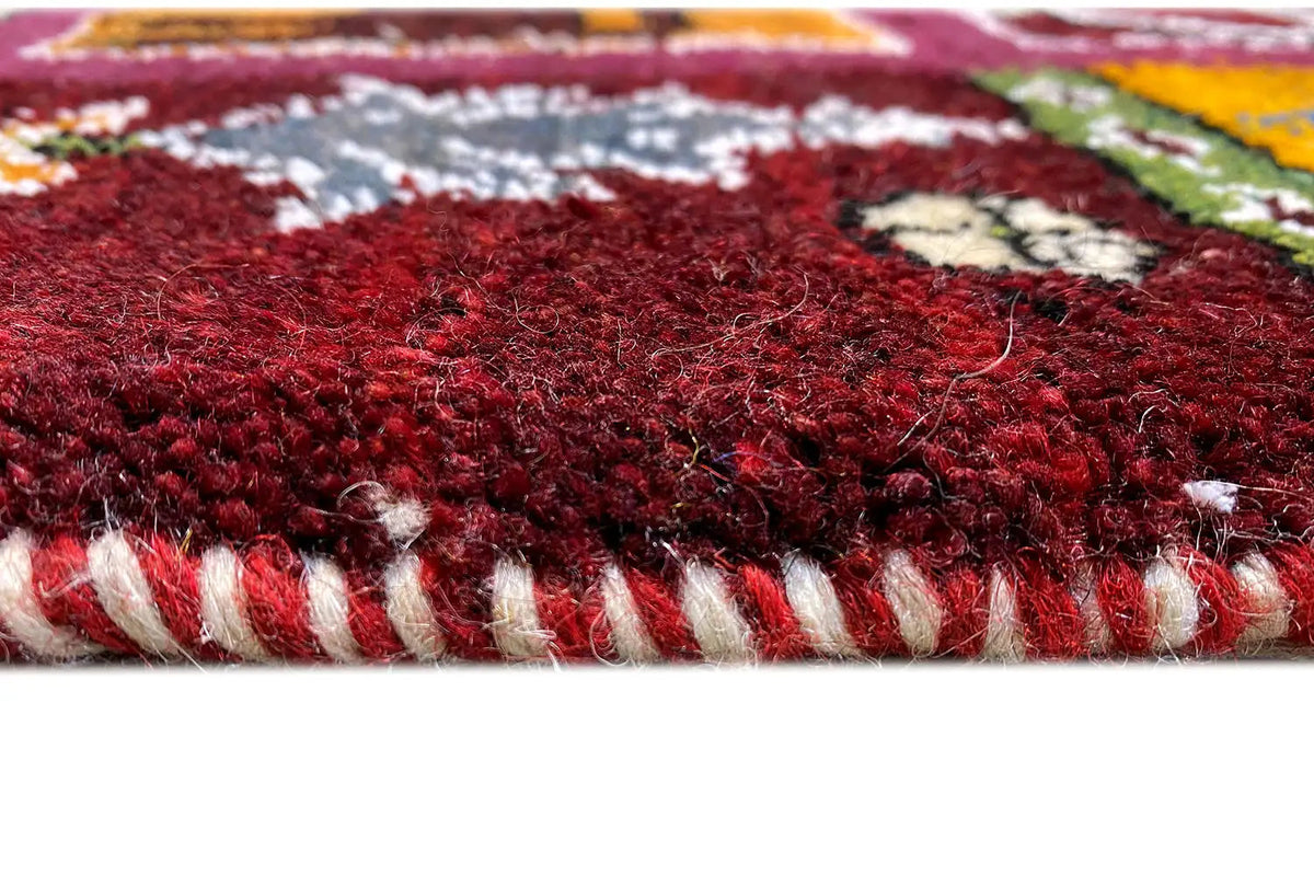 Gabbeh-Lori rug 66x59 cm, close-up: red pile surface with white edge fringes