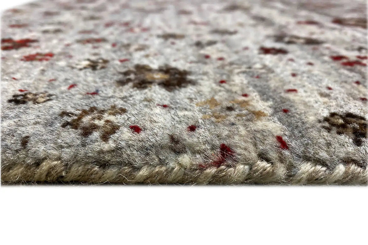 Gabbeh-Lori rug edge: short pile in gray-brown with dark red spots