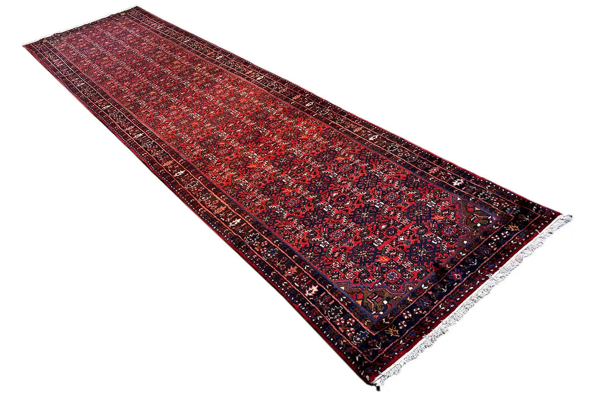 Hamadan rug runner 423x108 cm with an all-over pattern and fringes at the corners