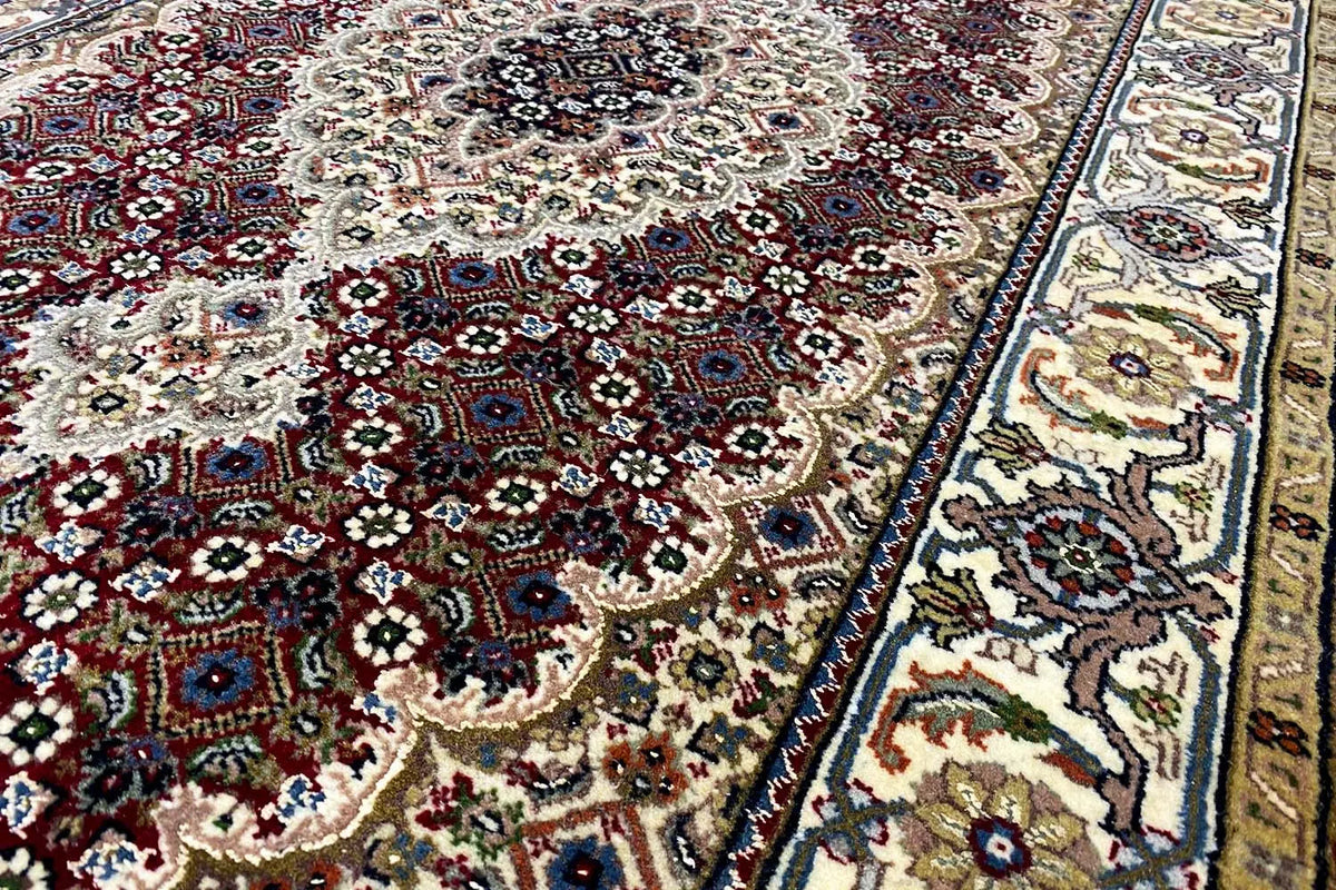 Indo Tabriz rug (145x76 cm) with floral ornamentation and multicolored border, close-up view