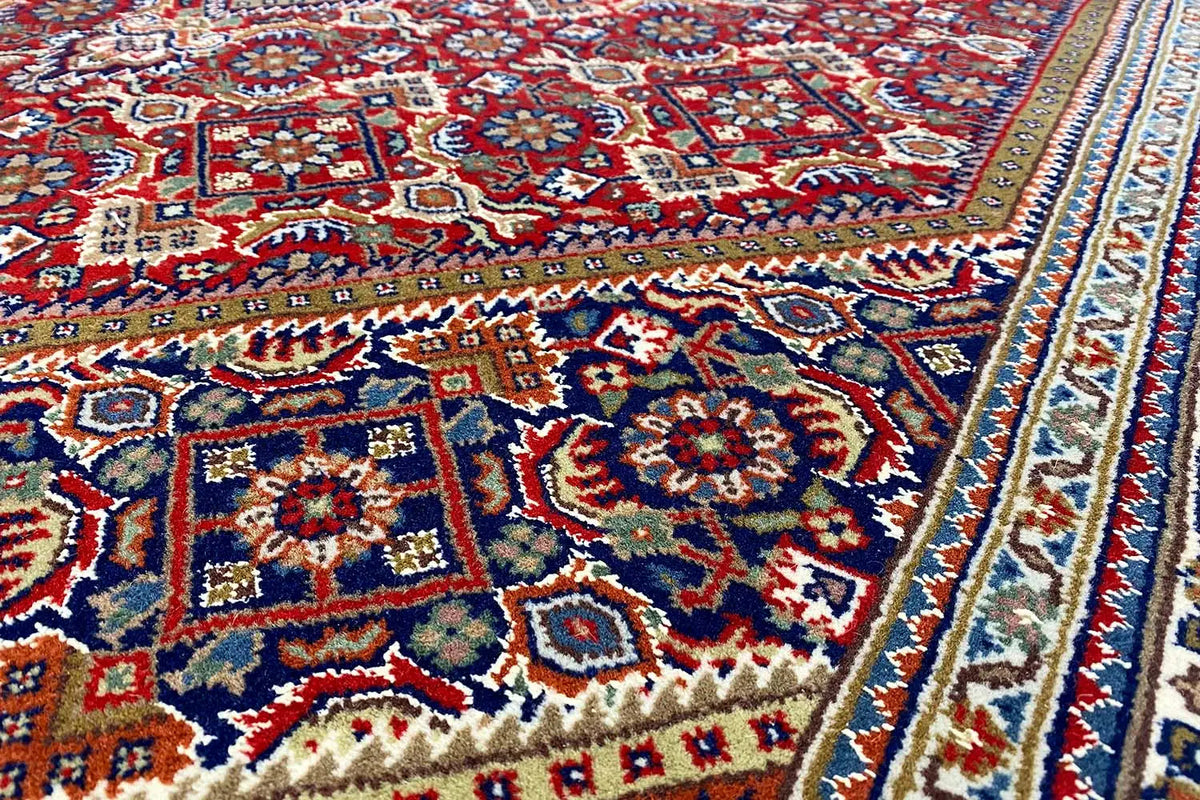 Bidjar rug 186x123 cm with a red, blue, and cream-colored pattern and border