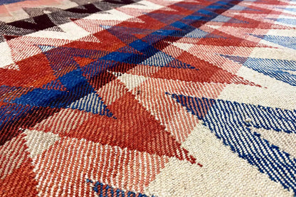 Rug with a zigzag pattern in rust, blue, black, and beige (close-up)