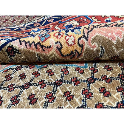Hamadan rug with a visible rug edge and pile height, pattern in beige, red, and blue