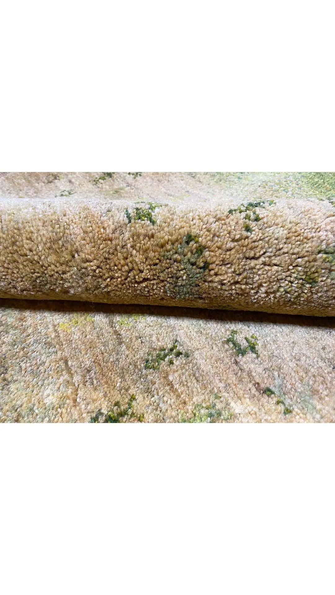 Gabbeh rug: rug edge with dense pile, beige-green color transitions