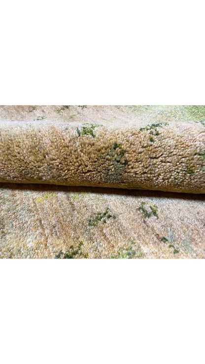 Gabbeh rug: rug edge with dense pile, beige-green color transitions