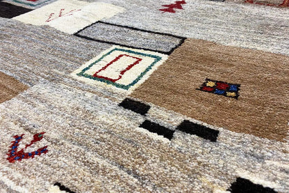 Gabbeh rug: close-up with geometric motifs in beige, black, and red
