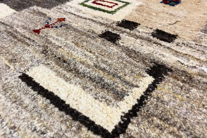 Gabbeh rug 198x146 cm, close-up with light beige-gray and dark pattern
