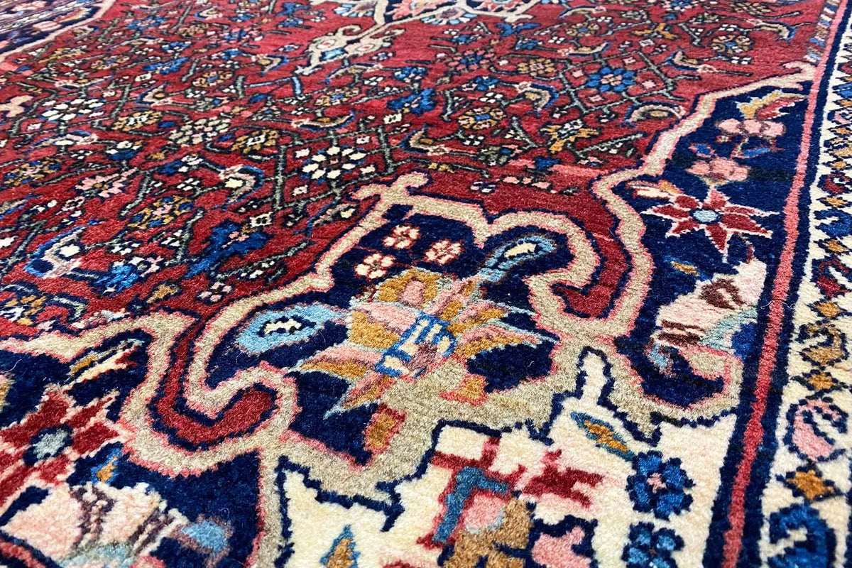 Hamadan rug: colorful ornamental pattern in red, blue, and beige