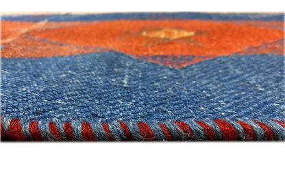 Jajim Exclusive rug 191x254 cm: Detail of the edge with fringes, blue and orange pattern