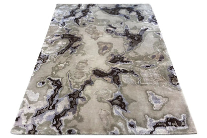 Marble-look rug, light gray, black-and-brown patterns, lying at an angle, 150x208 cm